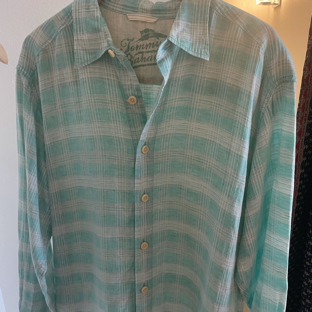 Tommy Bahama men’s button down shirt.  Linen Material.